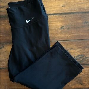 Like New Nike Black Wide Leg Capris Leggings